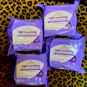 Studio Select night-soothing cleansing facial towelettes